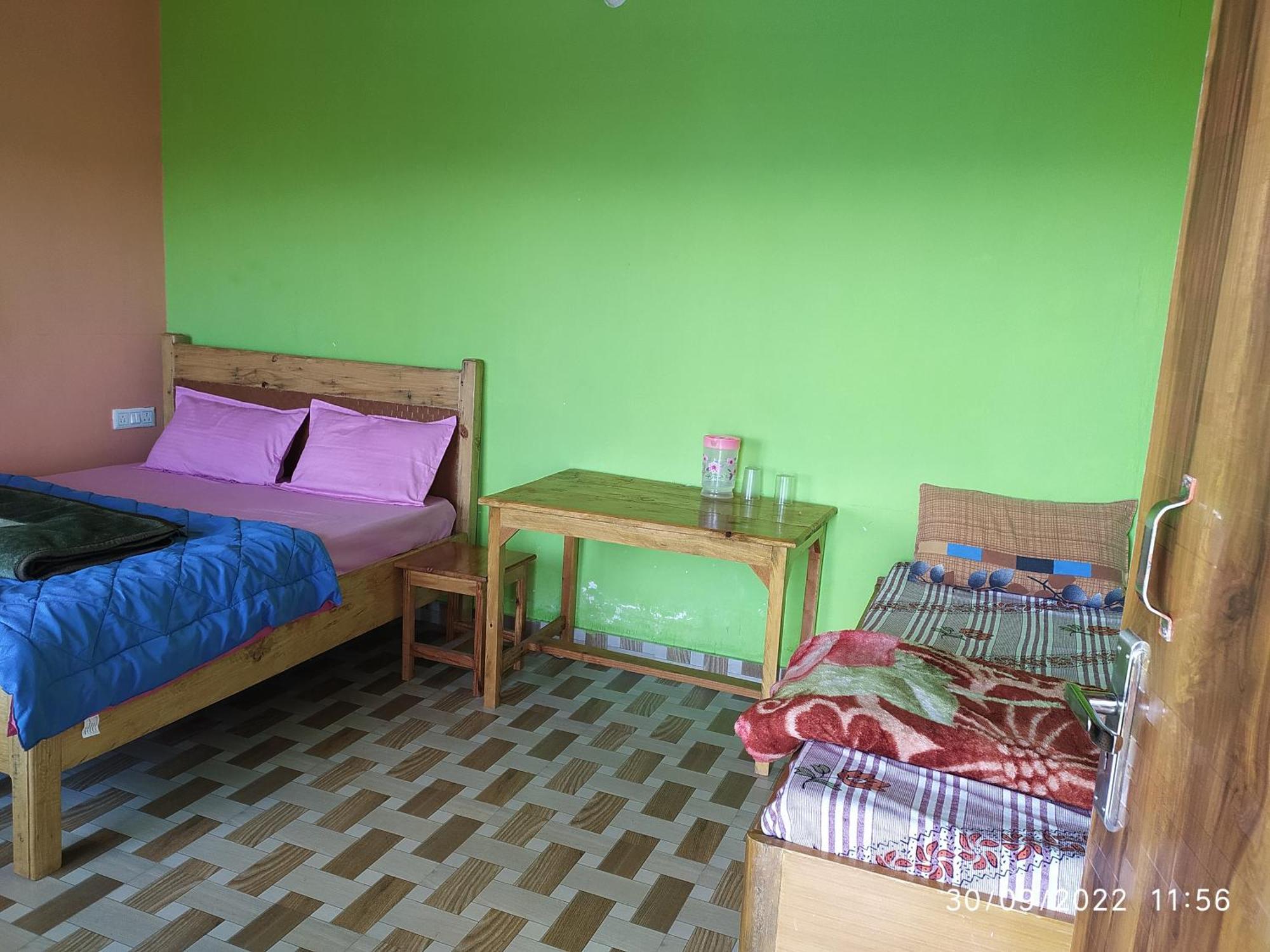 MangalMurti Himalyan Homestay Hawalbagh Bilik gambar